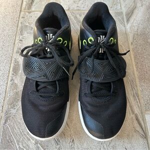 Nike Men’s Kyrie Flytrap 3 Black Lace Up Basketball Shoes, Size 8